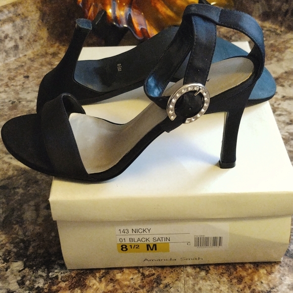 EUC  Amanda Smith Black Satin heels - Picture 4 of 9